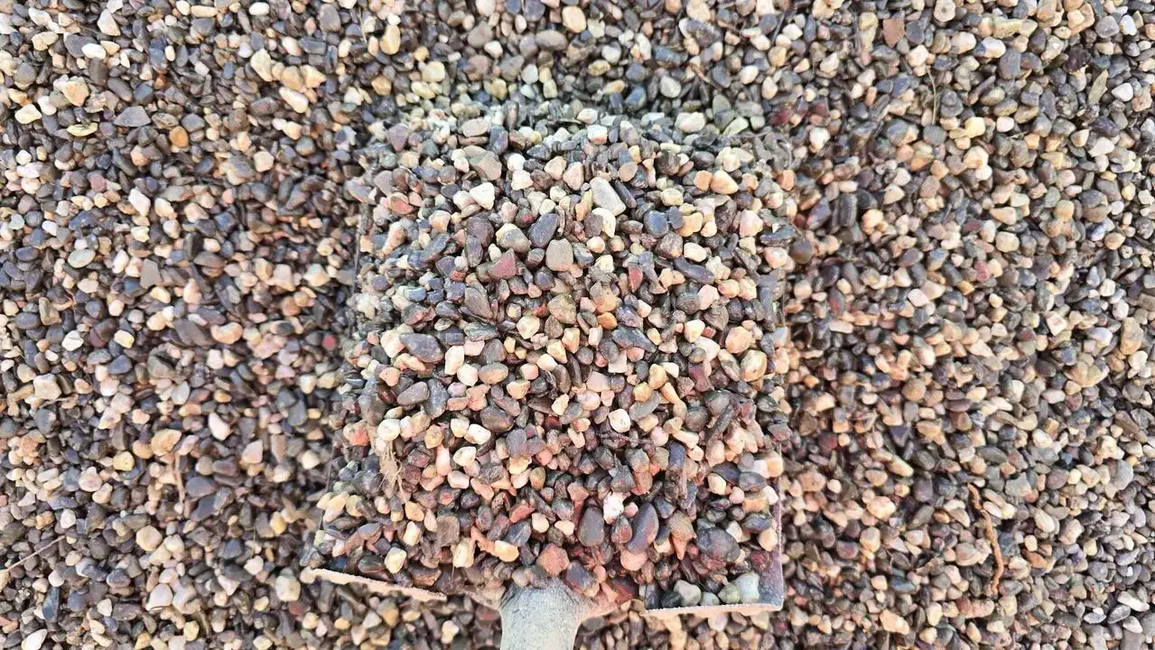 3/8 Washed Pea Gravel photo 3