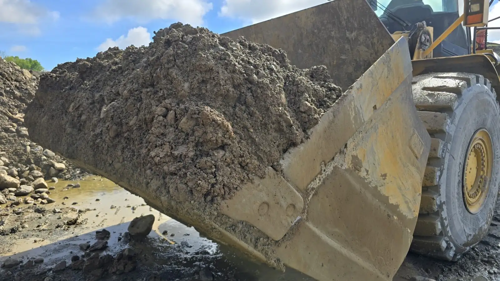 Unscreened Fill Dirt photo 3